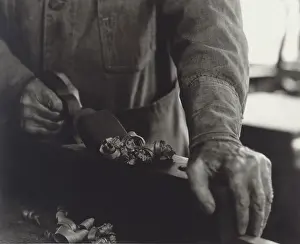 Shaker: Hands of Shaker Brother Ricardo Belden using ?