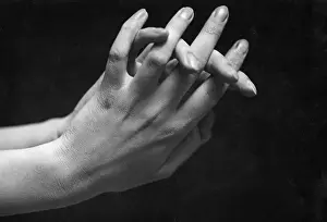 Fingers: Hands of a woman