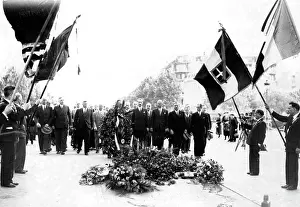 Triple: Hanns Oberlindober at the grave of the Unknown Soldier