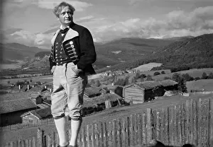 Knickerbockers: Hans Albers in Peer Gynt, 1934