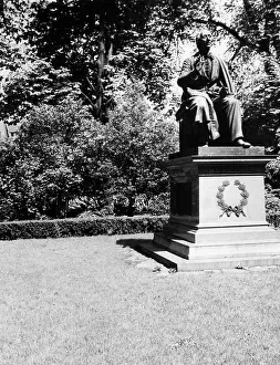 1805: Hans-Christian Andersen