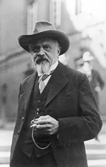 Psychical: HANS DRIESCH (IN HAT)