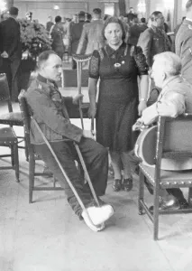 Crutch: Hans Seibold and Wilhelm Murr in the Berlin Kroll Opera