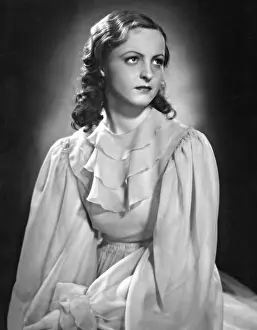 Hansi: Hansi Knoteck in The Saint and her fool, 1935