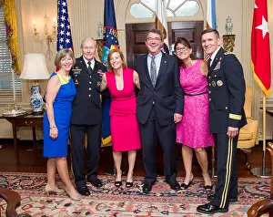 6 People: Happy chief defenders of the US with their wives