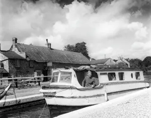 Hostelry: HAPPY MOTOR BOAT CRUISER