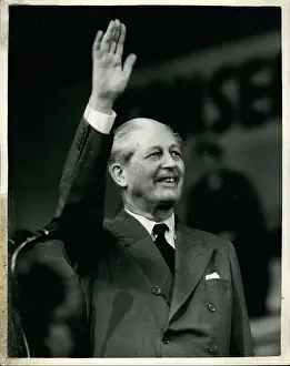 Acknowledges: Harold Macmillan at party conference in Brighton