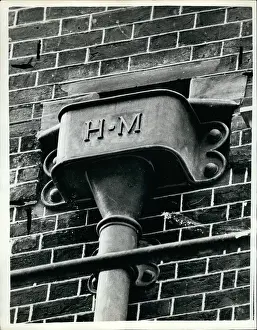 Staffs: Harold Macmillan's initials, Downing Street piping