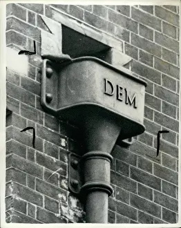 Macmillan: Harold Macmillan's initials, Downing Street piping