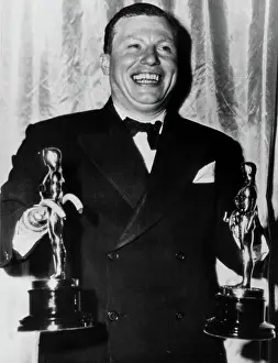 Cvpl: HAROLD RUSSELL with the two Oscars he received ?
