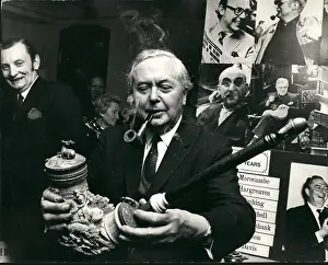 Meerschaum: Harold Wilson at pipe smoking exhibition