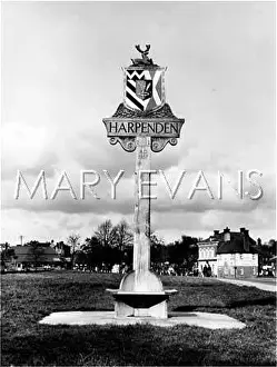 Harpenden: HARPENDEN VILLAGE SIGN