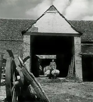 Editorial: Harper's Bazaar - Oxford - Mrs Robert Hudson, Farm workers