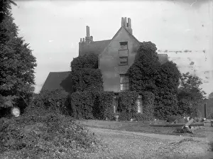 Harriss: Harriss House opposite Old Guy Welling, was a school in 1811