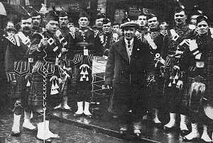 Kilted: Harry Lauder with his recruiting pipe band, WW1