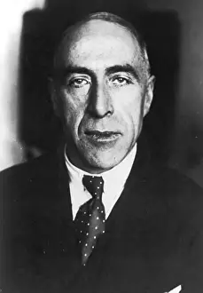 Expose: HARRY PRICE PORTRAIT