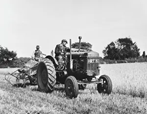 Fordson: HARVESTING WITH TRACTOR