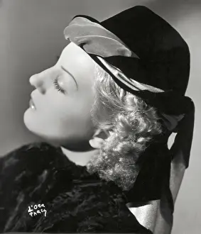 Velour: Hat made of black velour