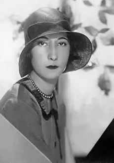 Chestnut: Hat fashion, 1920s