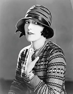 Cloche: Hat fashion, 1920s