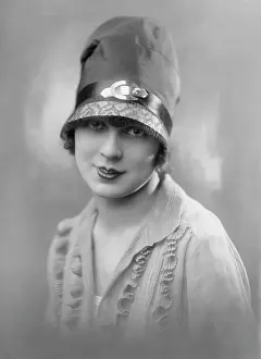 Cloche: Hat fashion, 1928