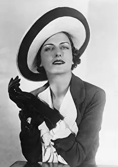 Chapeau: Hat fashion, 1935