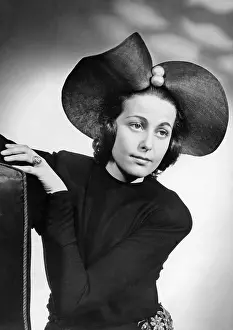 Brim: Hat fashion, 1942