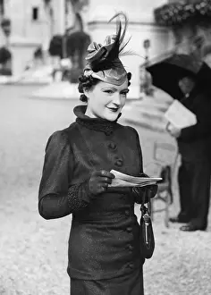 Longchamp: Hat fashion in Paris, 1937