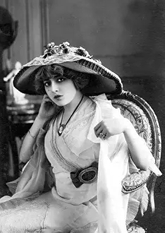 Leghorn: Hat fashions from 1911