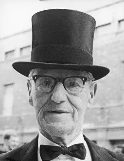 Tope: TOP HAT & TIE/GRANT