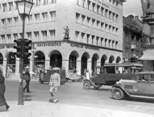 Bustle: The Haus der Schweiz in the street Unter den