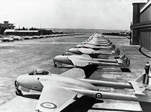 L Air: de Havilland DH-100 Vampire