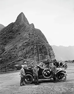 Commuting: Hawaii - Tourist Group around 1912