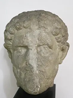 Antoninus: Head of the emperor Antoninus Pius (138-161)