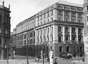 Dresdner: Headquarters of the Dresdner Bank in Berlin, 1931