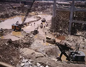 Authoritys: Heavy equipment in the mud of Tennessee ?