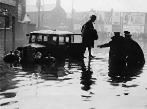 Thunderstorms: Heavy flooding in England