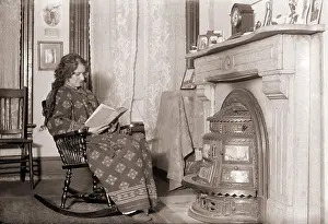 Mantel: In a heavy robe, a woman reads in front ?