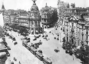 Calle: Heavy traffic in Madrid, 1934