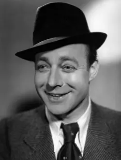 Headwear: Heinz Ruehmann in Thirteen Chairs, 1938