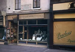 Tobacconist: Heinz Zinram's photography studio, Baker Street, London