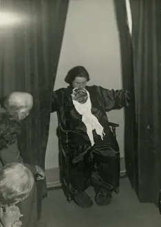 Helen Duncan emitting ?ectoplasm? from her mouth