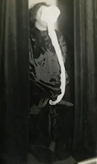 Ectoplasm: Helen Duncan showing ?ectoplasm?