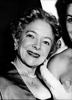 Presentations: Helen Hayes makes Academy