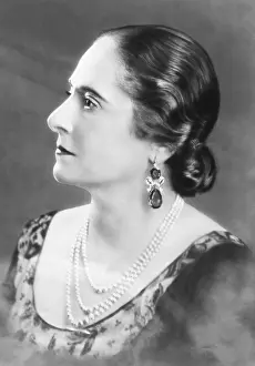 Businesswoman: Helena Rubenstein internationally famous cosmetics