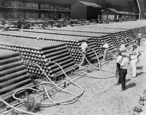Zeppelins: Helium storeroom in Lakehurst, 1938
