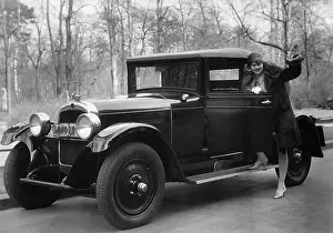 Cabriolet: Hella Hoffmann next to a Nash convertible, 1928