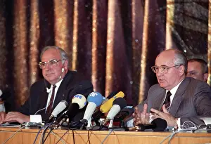 Kohl: Helmut Kohl visits USSR, 1990
