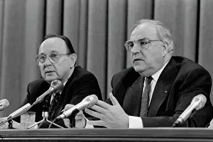 Kohl: Helmut Kohl visits USSR