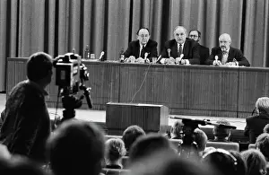 Kohl: Helmut Kohl visits USSR